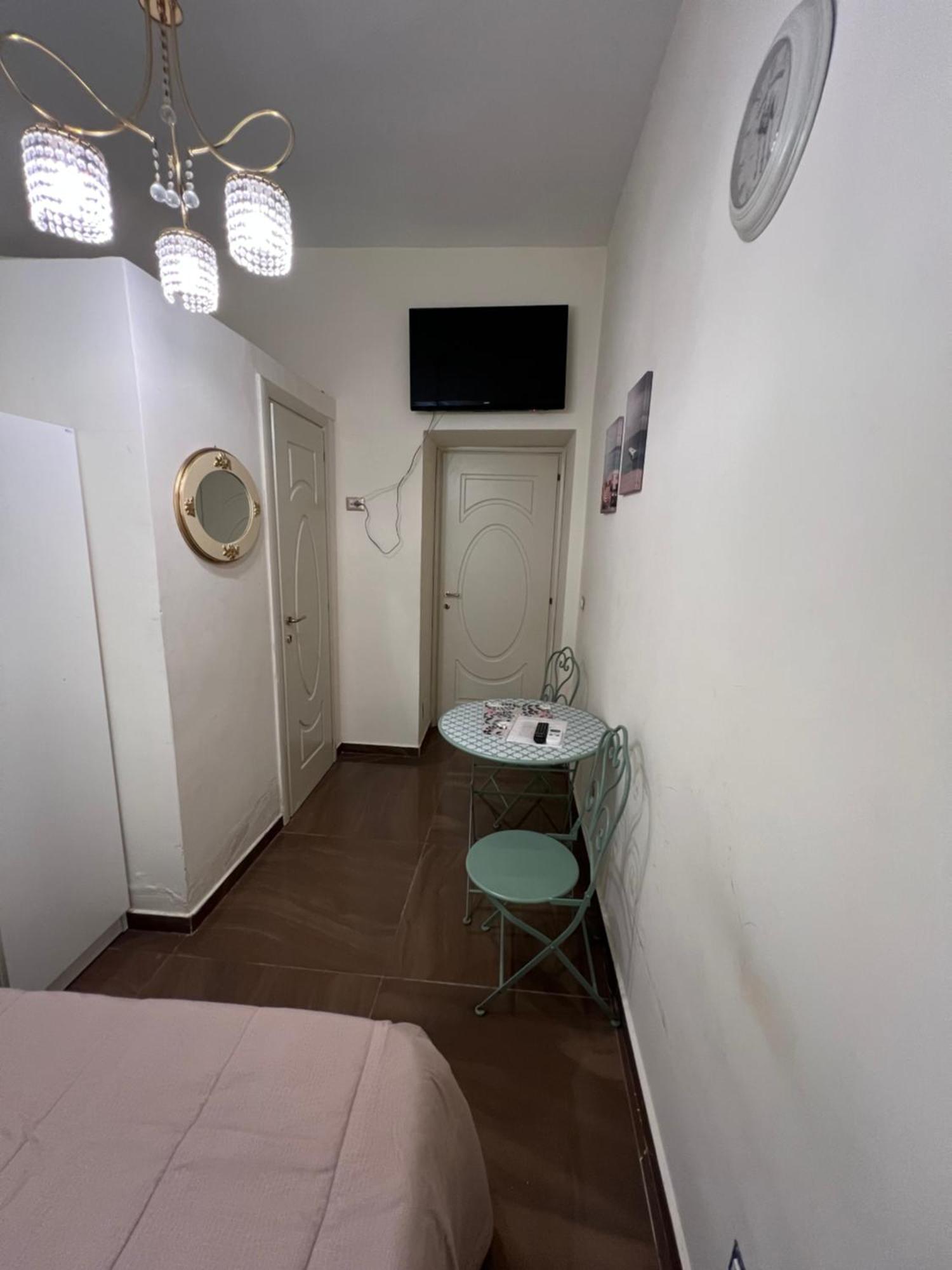 Bed and Breakfast Beb Mariafrancesca Nápoles Exterior foto