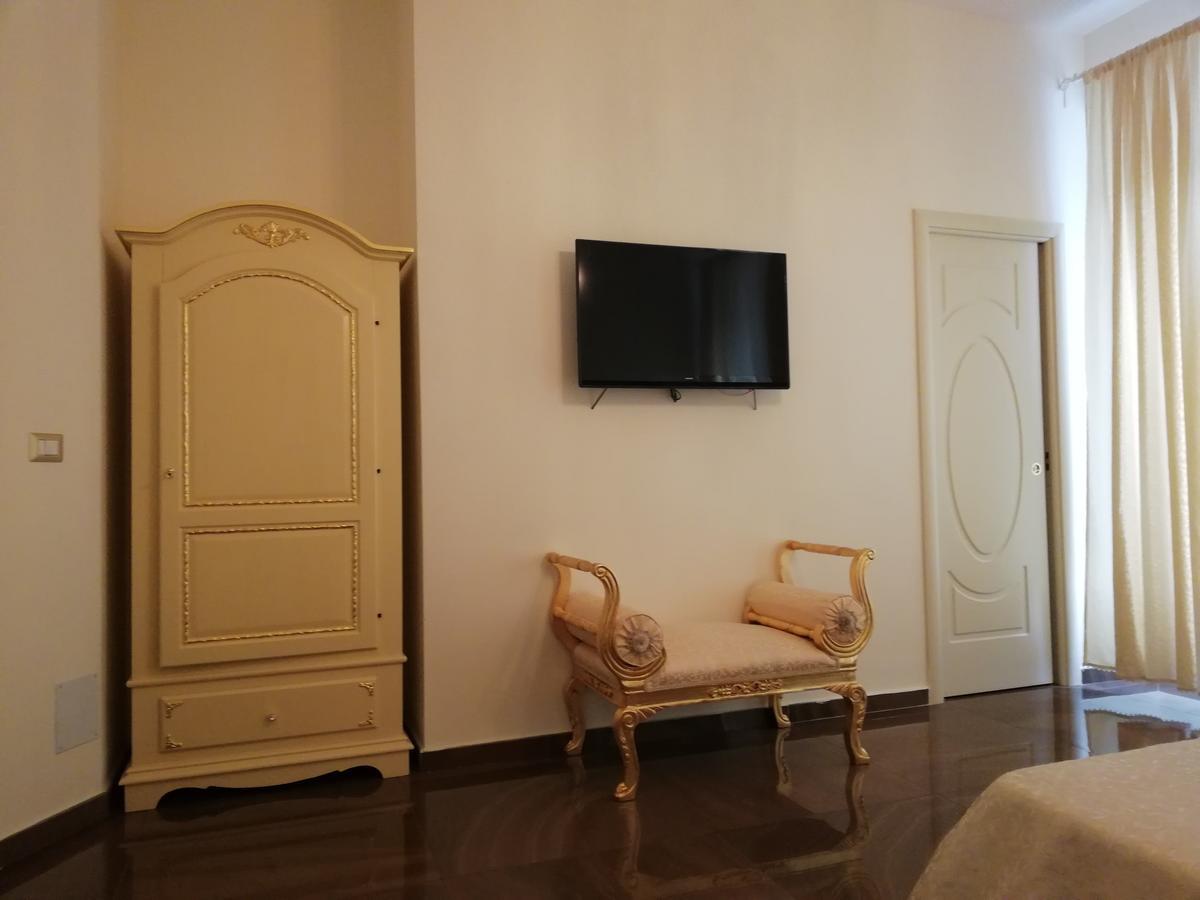 Bed and Breakfast Beb Mariafrancesca Nápoles Exterior foto