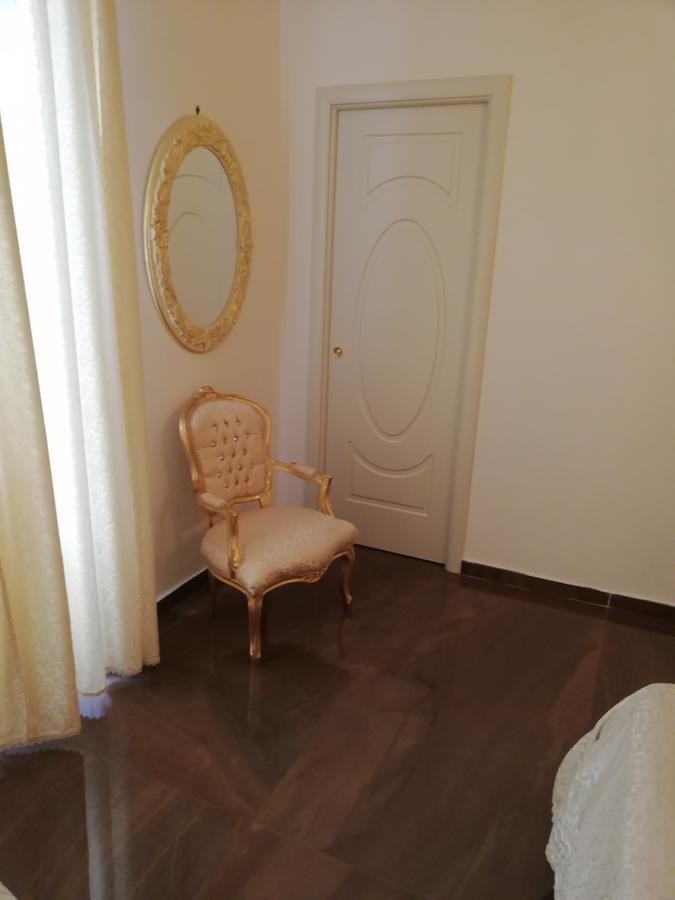 Bed and Breakfast Beb Mariafrancesca Nápoles Exterior foto