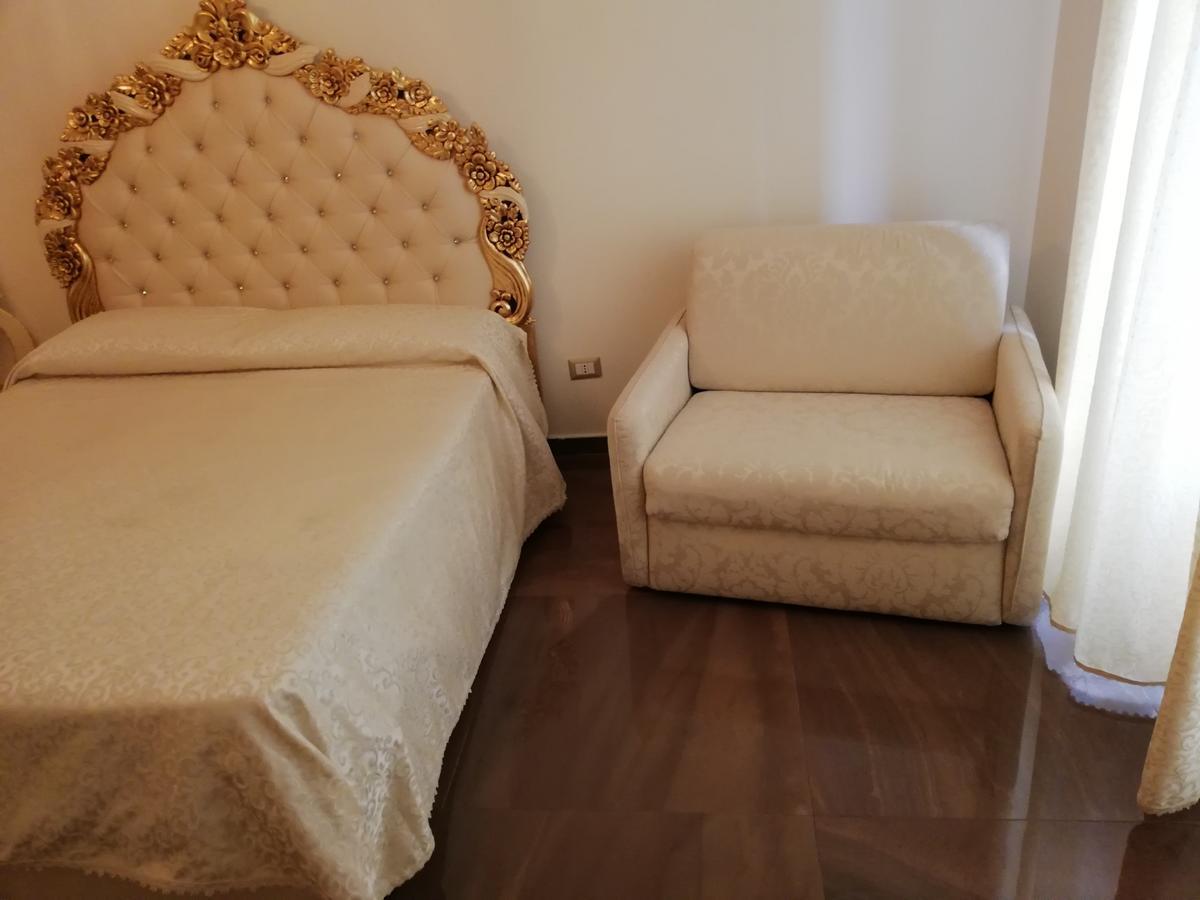 Bed and Breakfast Beb Mariafrancesca Nápoles Exterior foto