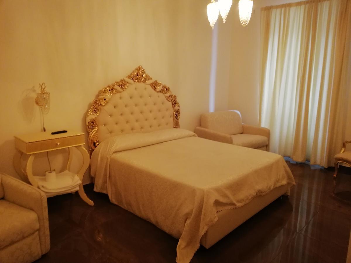 Bed and Breakfast Beb Mariafrancesca Nápoles Exterior foto